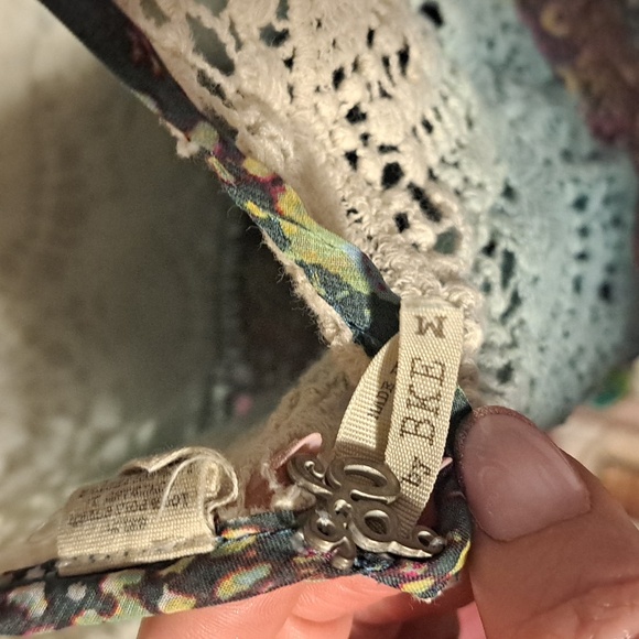 BKE LACE TOP - Picture 4 of 7